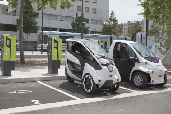 Oktobra se z izposojo električnih vozil začne projekt prihodnosti Smart City