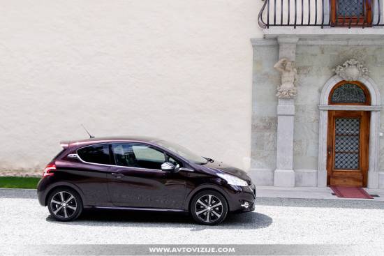 Peugeot 208 YX – slovenska predstavitev